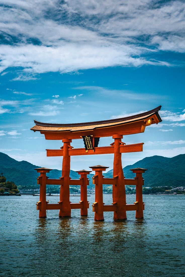 Le grand torii de Miyajima dans l’eau, près d’Hiroshima