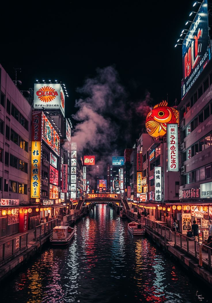 Le canal de Dōtonbori éclairé de néons, la nuit, à Osaka
