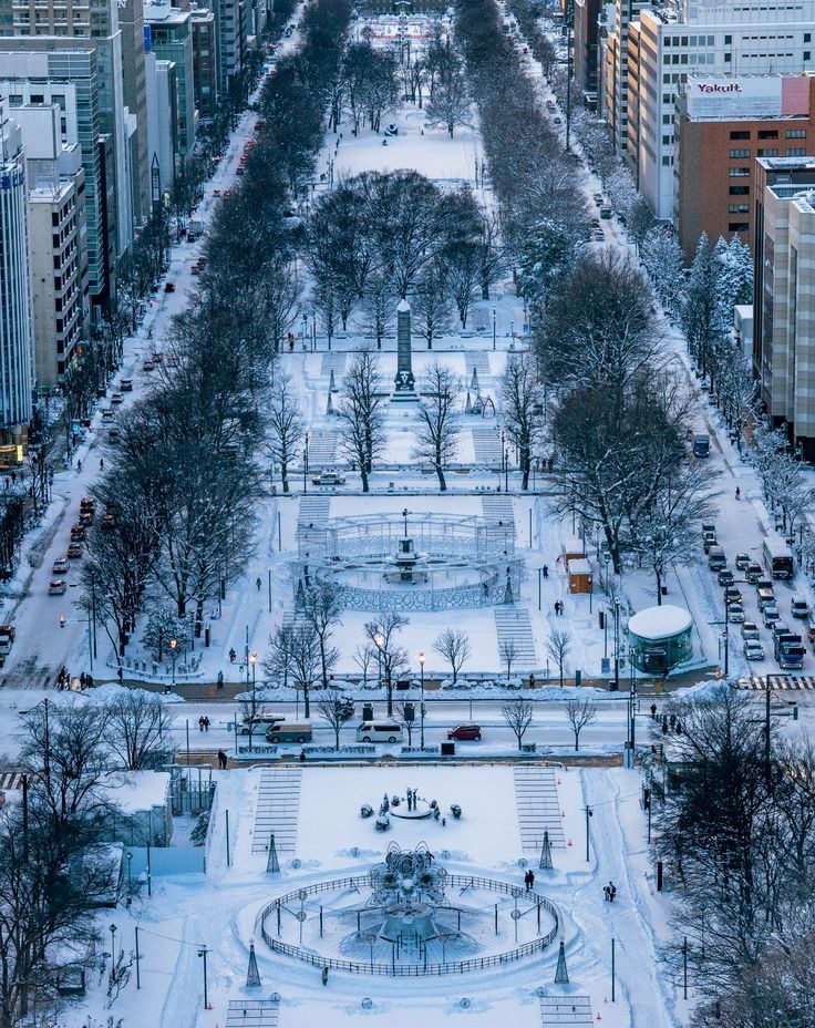 Le parc Odori sous la neige, vu d’en haut, à Sapporo